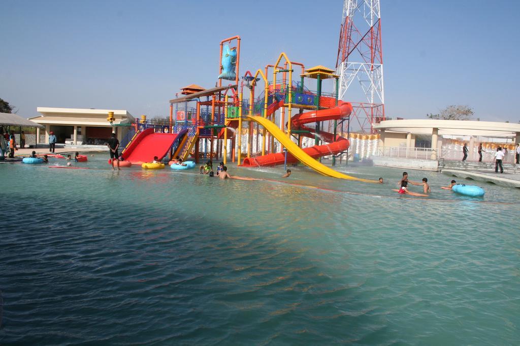 Sentosa Resorts&Water Park Chinchvad Exterior foto
